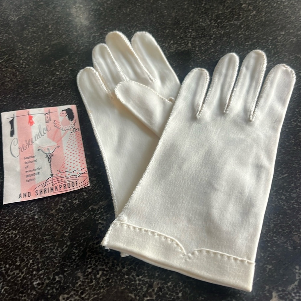 Vintage Crescendoe Women's tailored leather Gloves with Embroidered Detail! 6.5